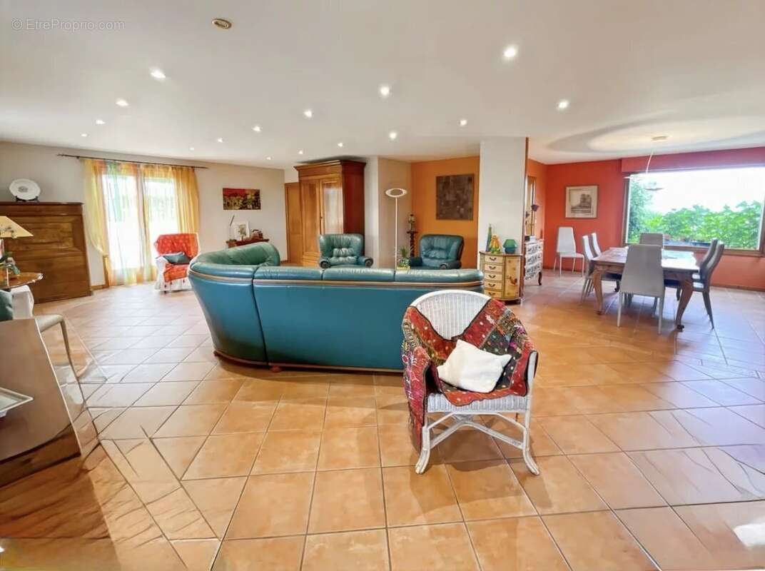 Maison à SAINT-GENEST-LERPT