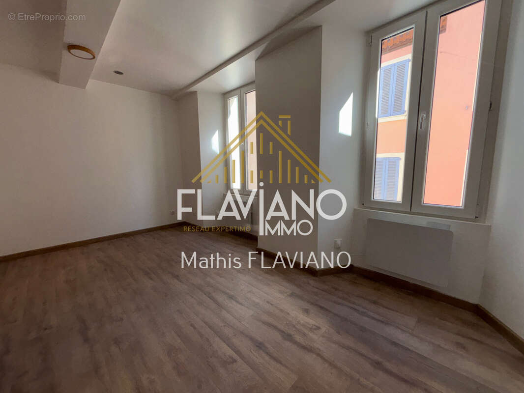 Immeuble - 5 appartements - boutique - plateau/x - photo 7