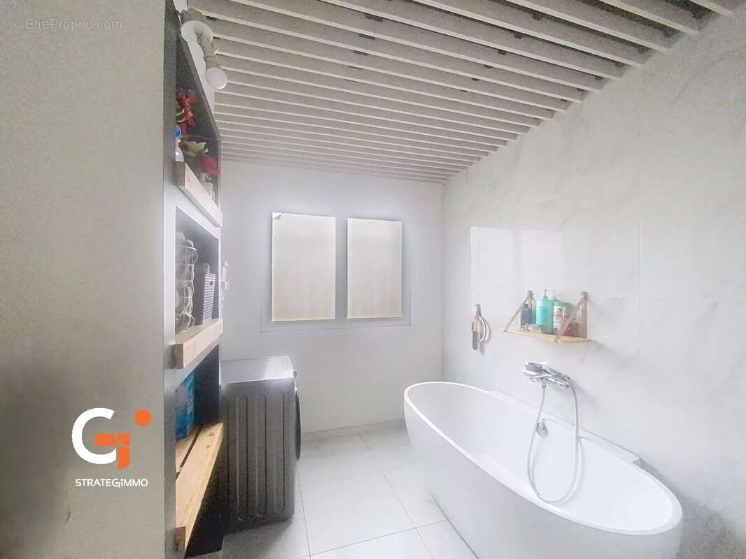 Maison à SAINT-ETIENNE-DU-ROUVRAY