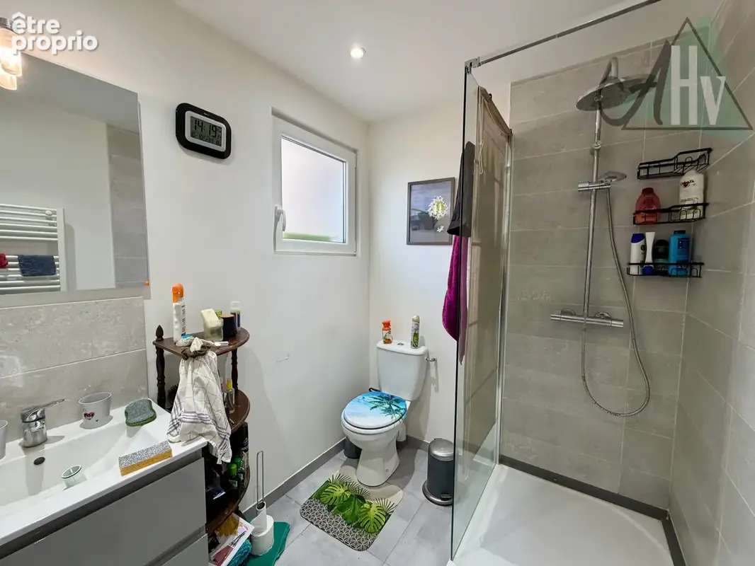 Maison de plain-pied - 70 m2 - F4 - Sainte-Colombe - photo 8