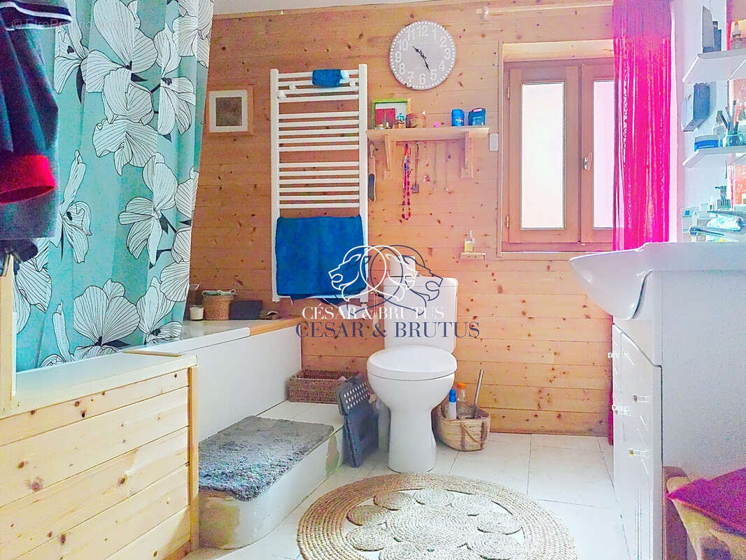 Maison à POULE-LES-ECHARMEAUX