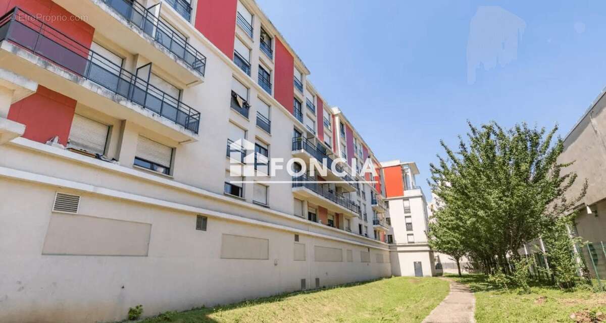 Appartement à VILLENEUVE-LA-GARENNE