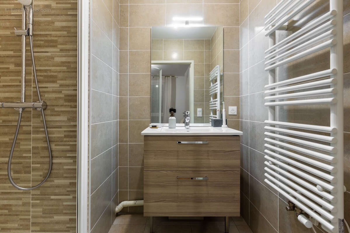 Appartement à COURBEVOIE