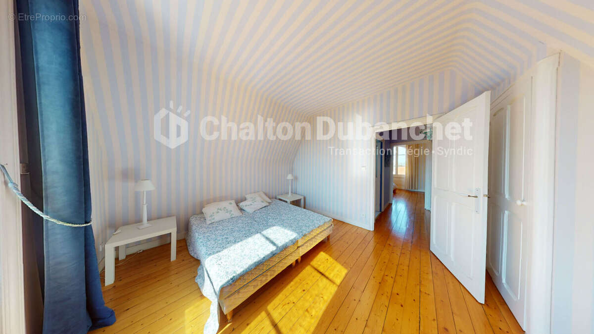 LE COTEAU - Maison de 300 m² - photo 9