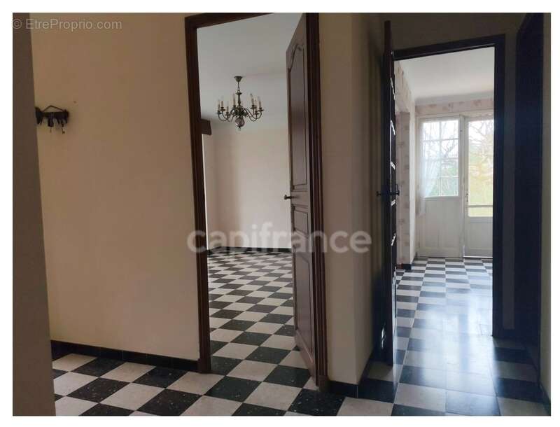 Maison à FONTVIEILLE