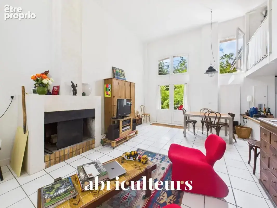 Duplex de charme : beaux espaces et extérieur privé à vendre aux Lilas (93260) - photo 4