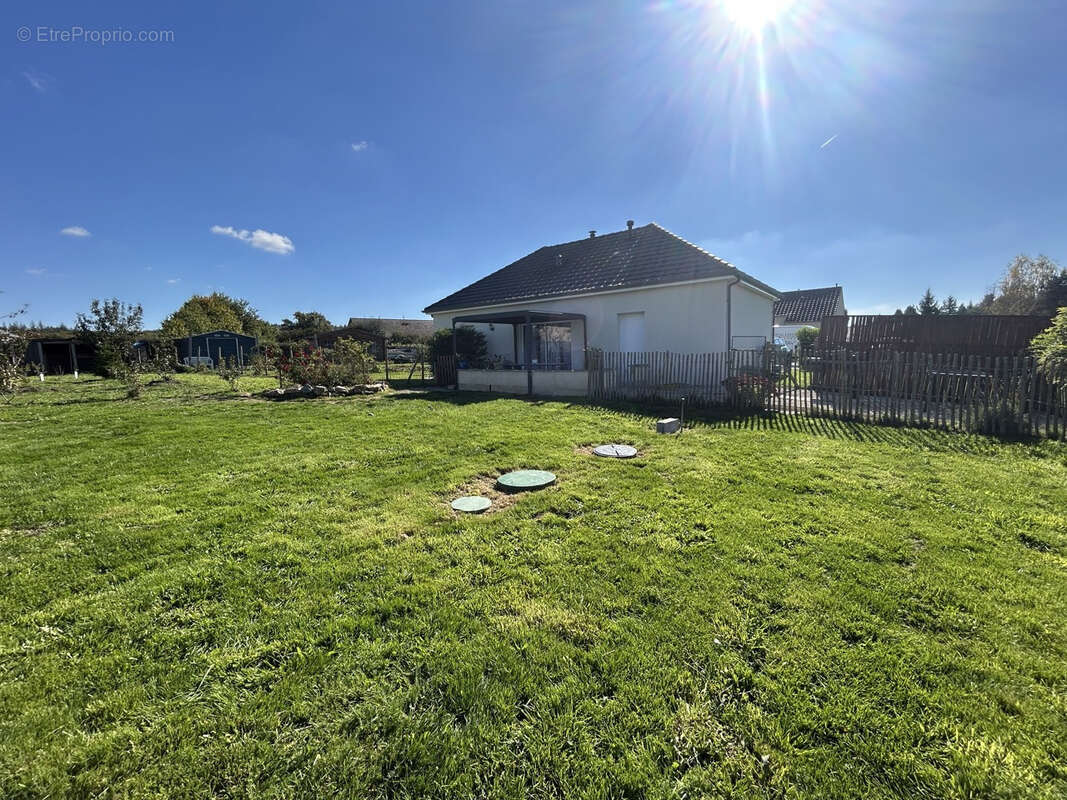 Maison à LAMONGERIE