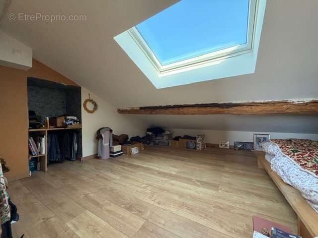 Appartement à SAINT-GENEST-LERPT