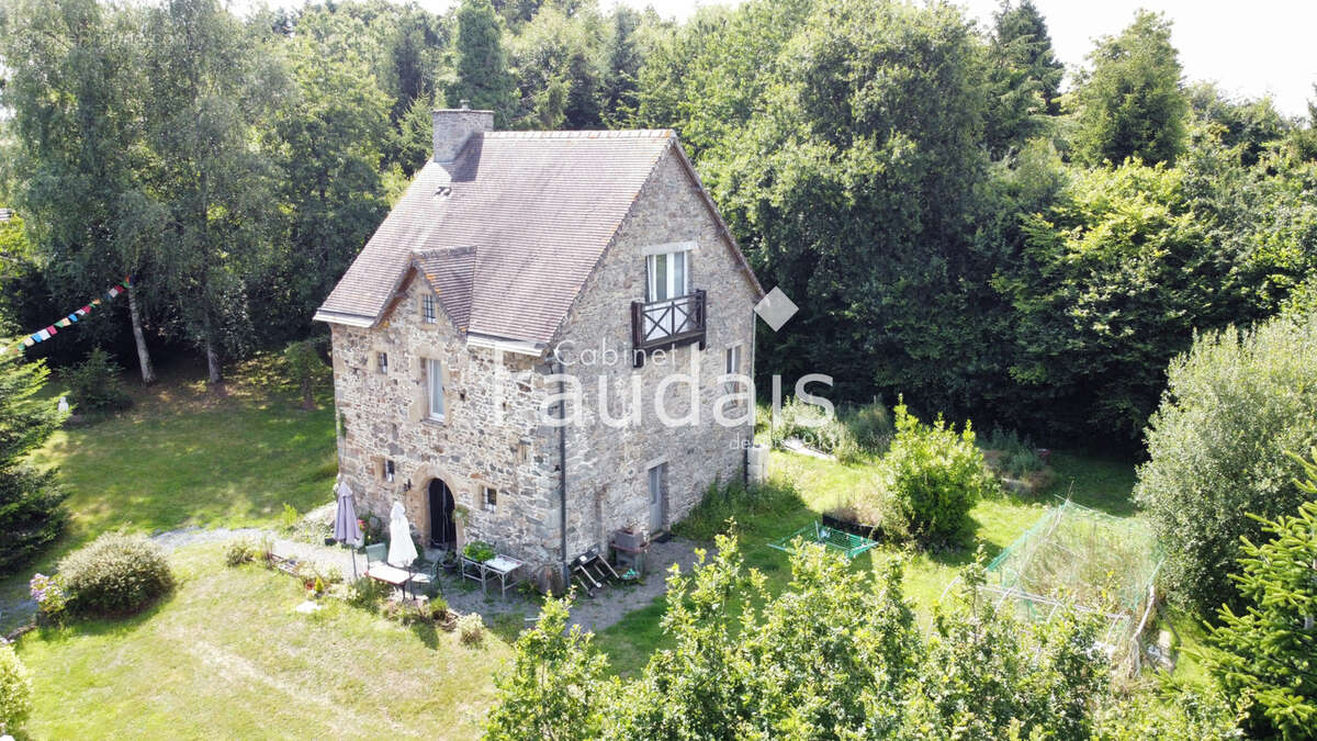 Maison à FEUGERES