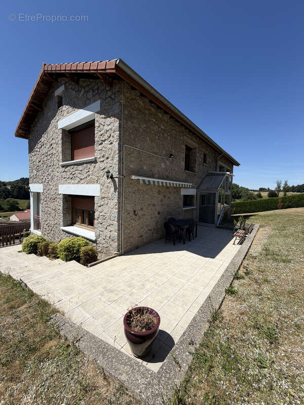 Maison en pierre (223 m2) avec terrain 1102 m2 à jonzieux 42 (pilat) - photo 2