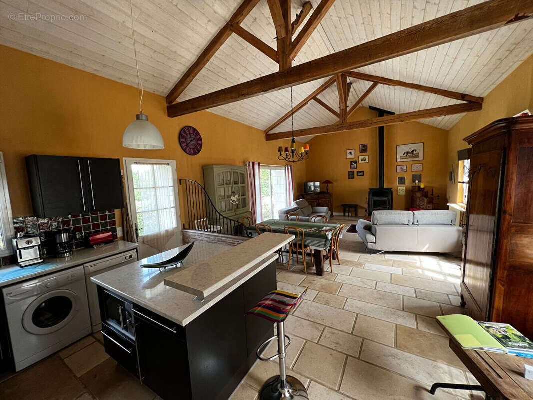 Maison 418 m² à Persac  - photo 6
