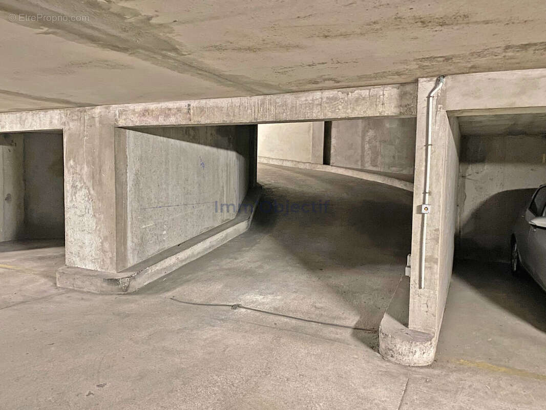 Parking à PARIS-12E