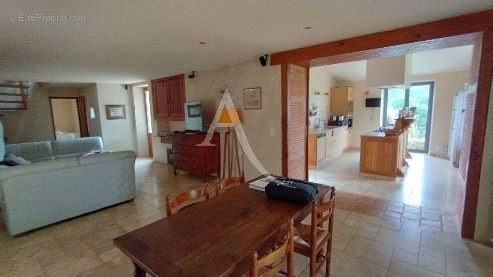 Maison à LES JUNIES