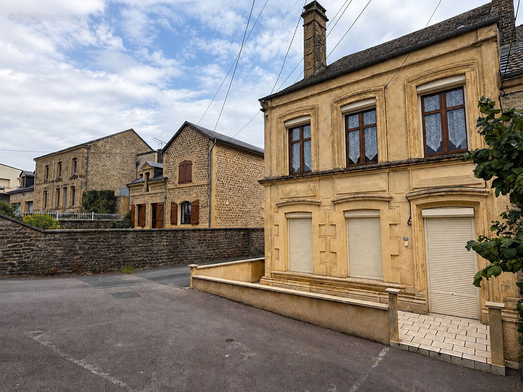 Maison à VIVIER-AU-COURT
