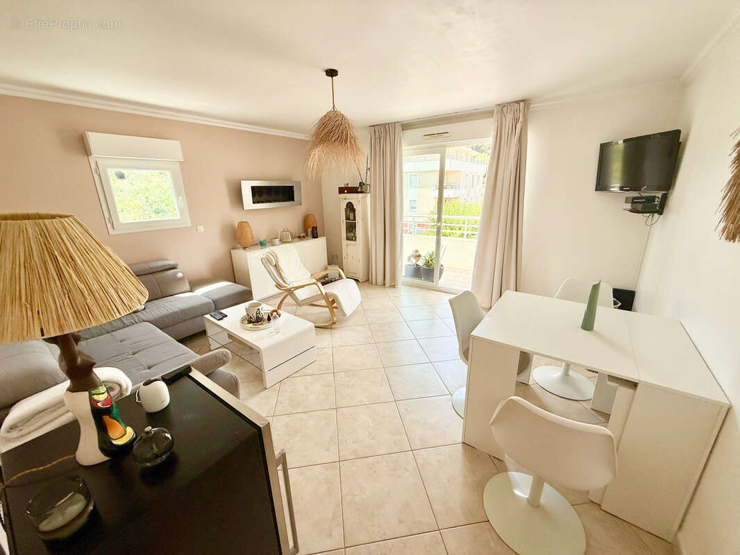 T3 contemporain 60 m2   Résidence récente et sécurisée - photo 2
