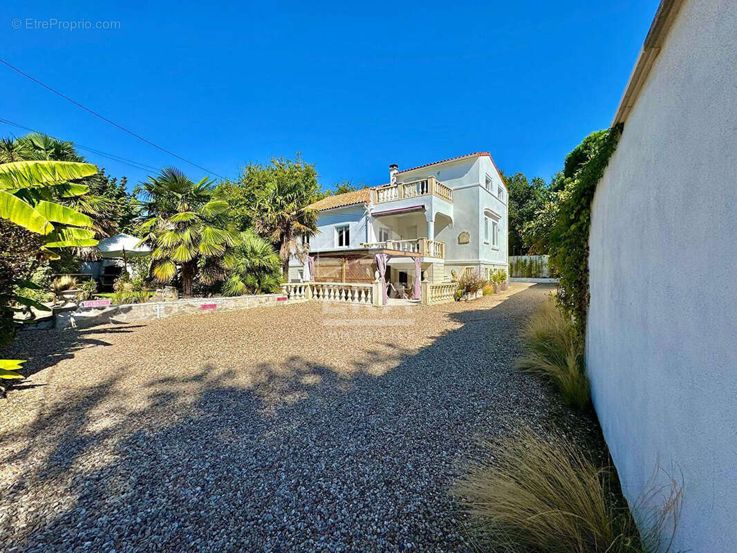 Maison à SAINT-GEORGES-DE-DIDONNE