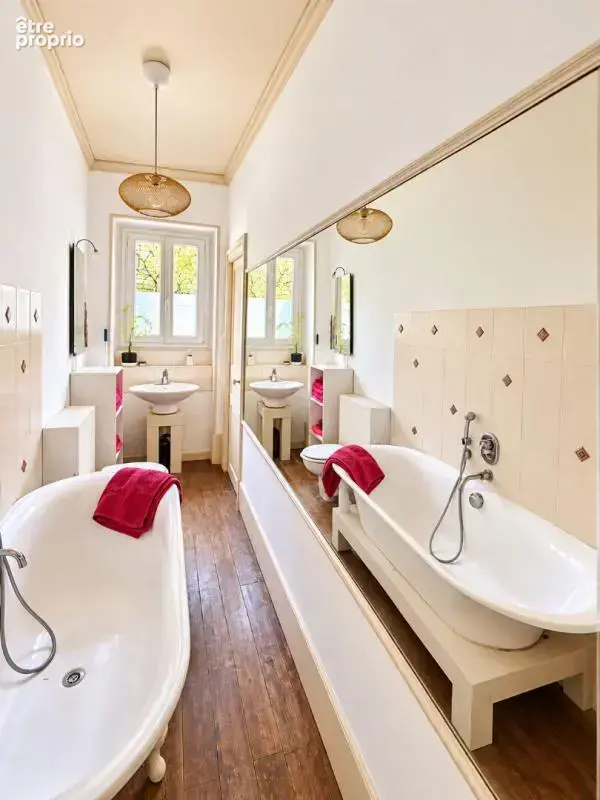 Maison de maître avec piscine et terrain arboré de 1 600 m² - photo 9