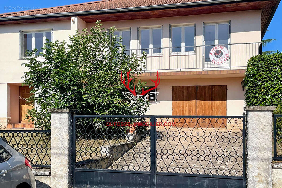 Maison à SAINT-GENIS-LES-OLLIERES