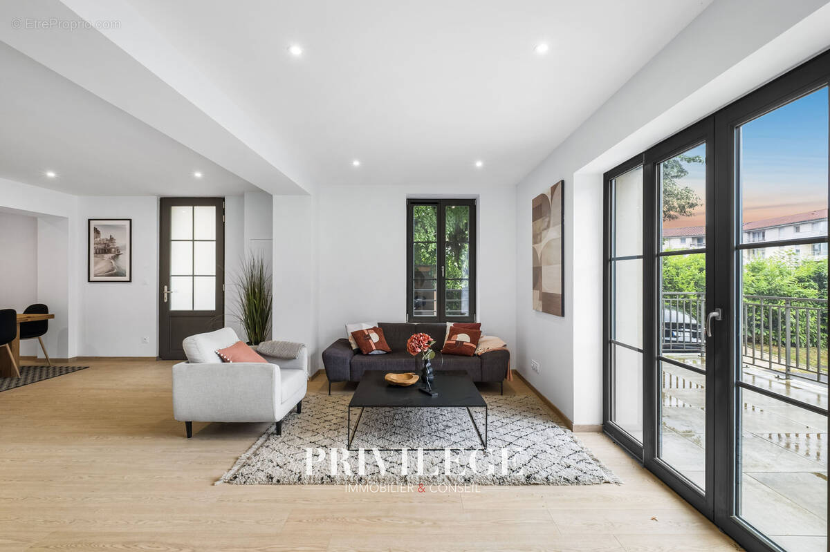 Appartement à TASSIN-LA-DEMI-LUNE