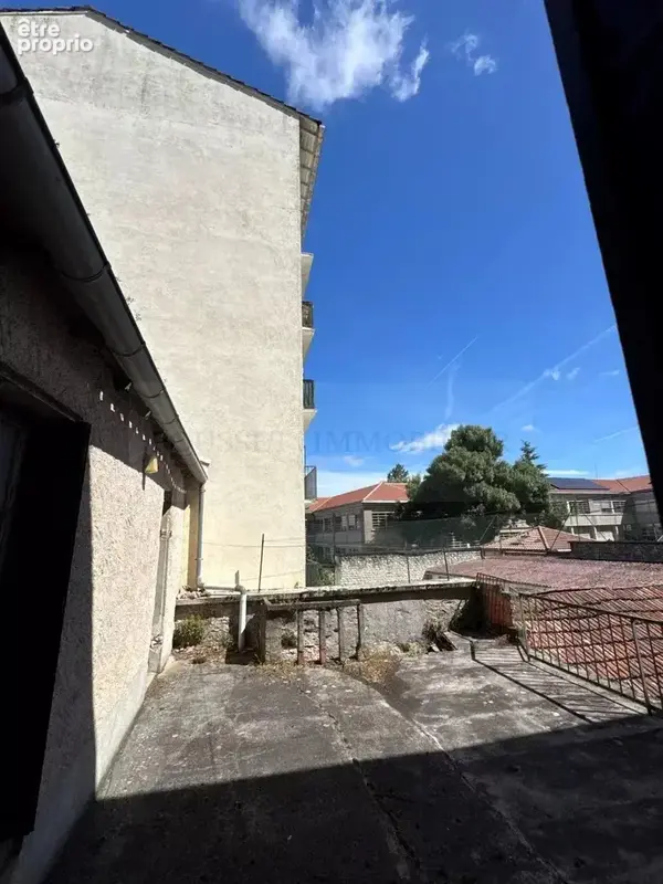 Propriété en pierre du XVIIIe siècle de 540 m² avec dépendances et jardin de 1989 m². - photo 12