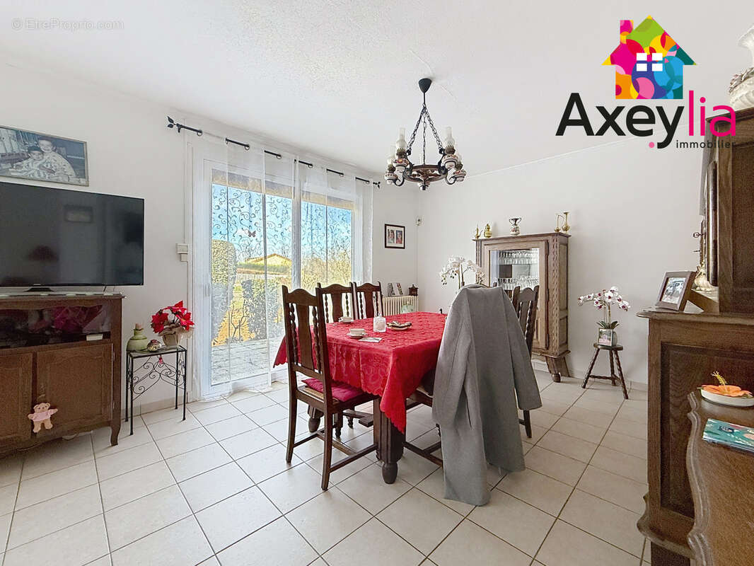 Maison à COMMELLE-VERNAY