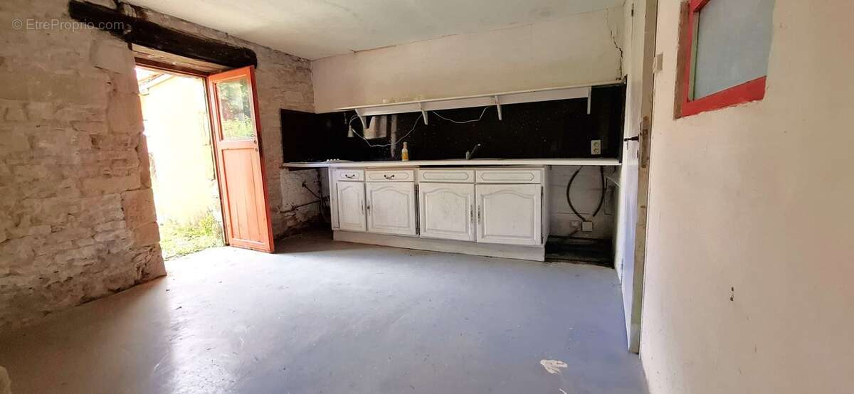 Maison composée de deux parties à vendre 5 pièces LA CHAPELLE AUBAREIL (24) - photo 11