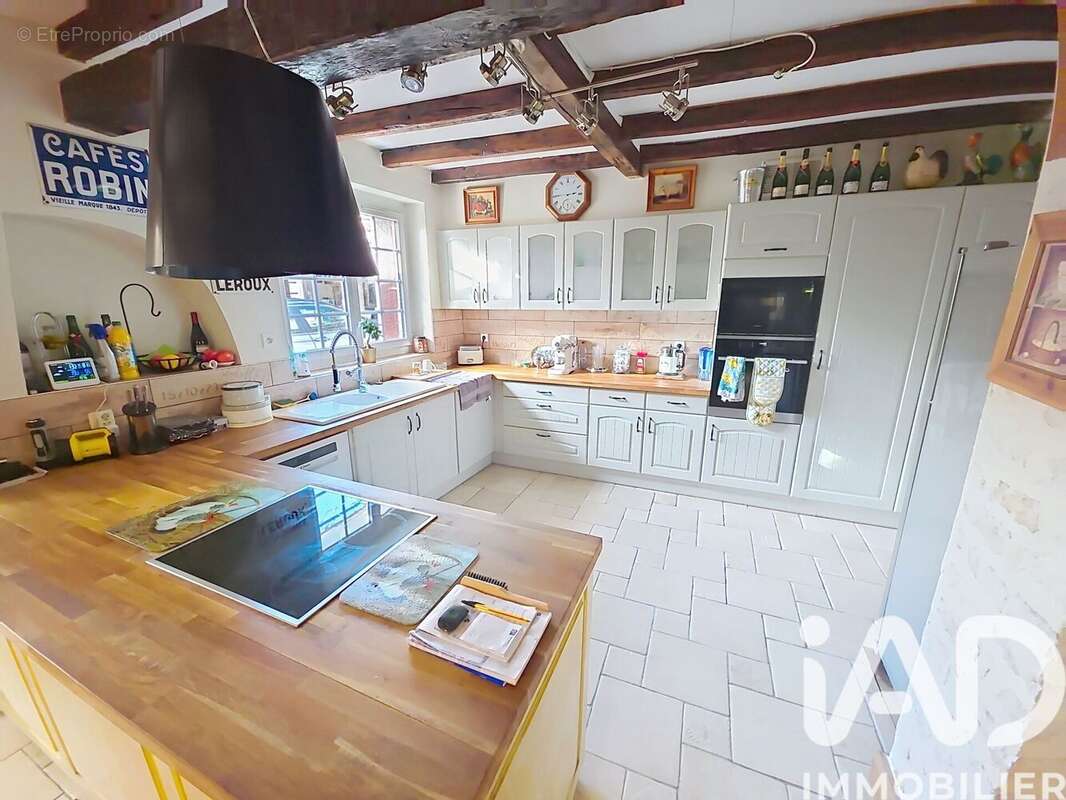 Maison 290 m² à Marthon  - photo 4