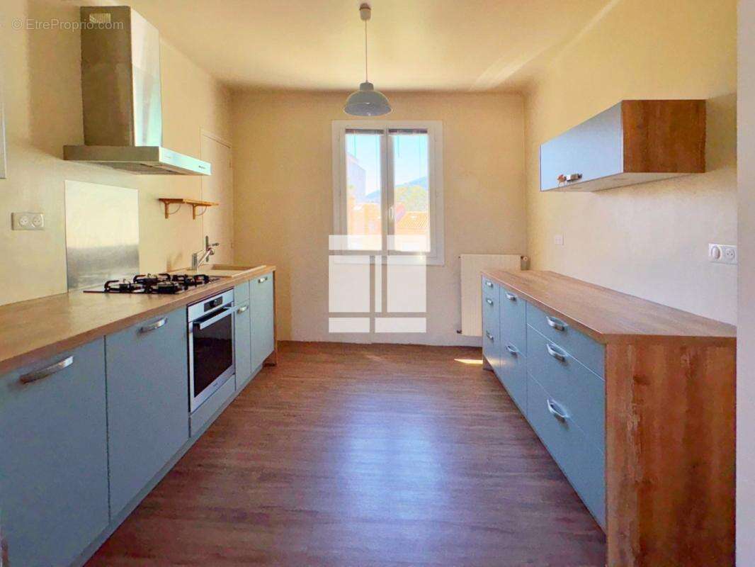 AJACCIO, appartement T3 de 70m² au 5ème étage - photo 3