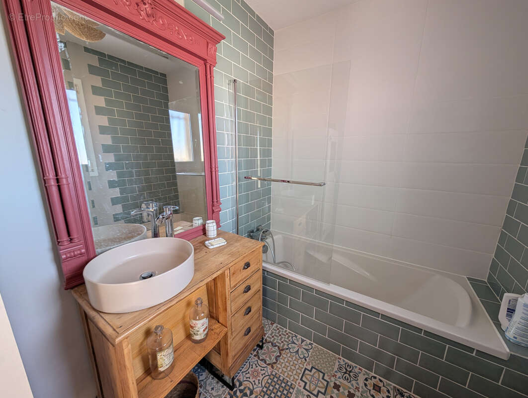 Maison à SAINT-LAURENT-DE-LA-SALANQUE