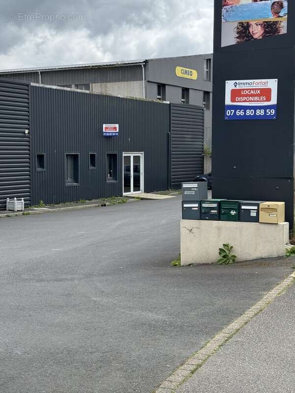 Commerce à SAINT-MARTIN-DES-CHAMPS