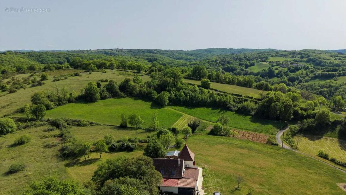 EXCLUSIVITE - Secteur GOURDON - Maison atypique dans un environn - photo 3