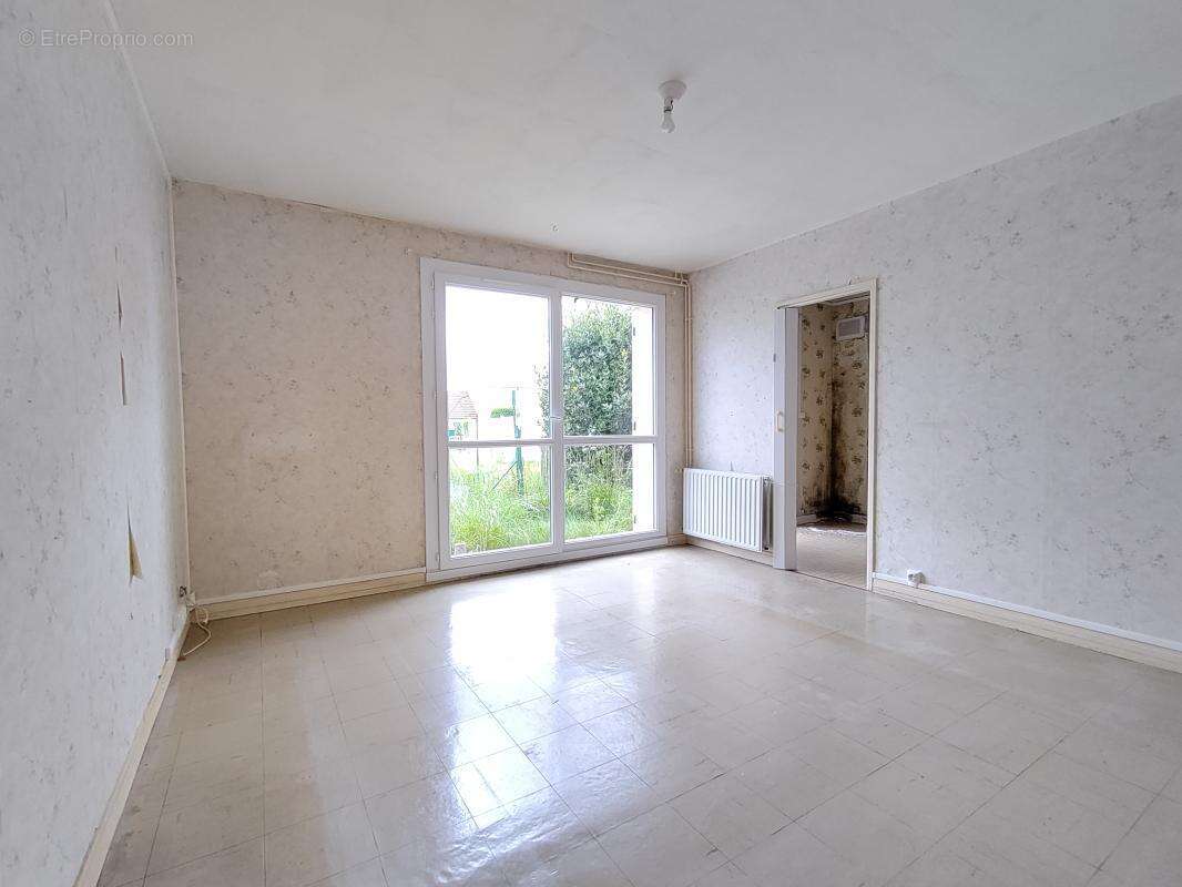 Maison à CREVECOEUR-LE-GRAND