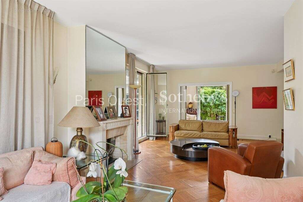 Appartement à NEUILLY-SUR-SEINE