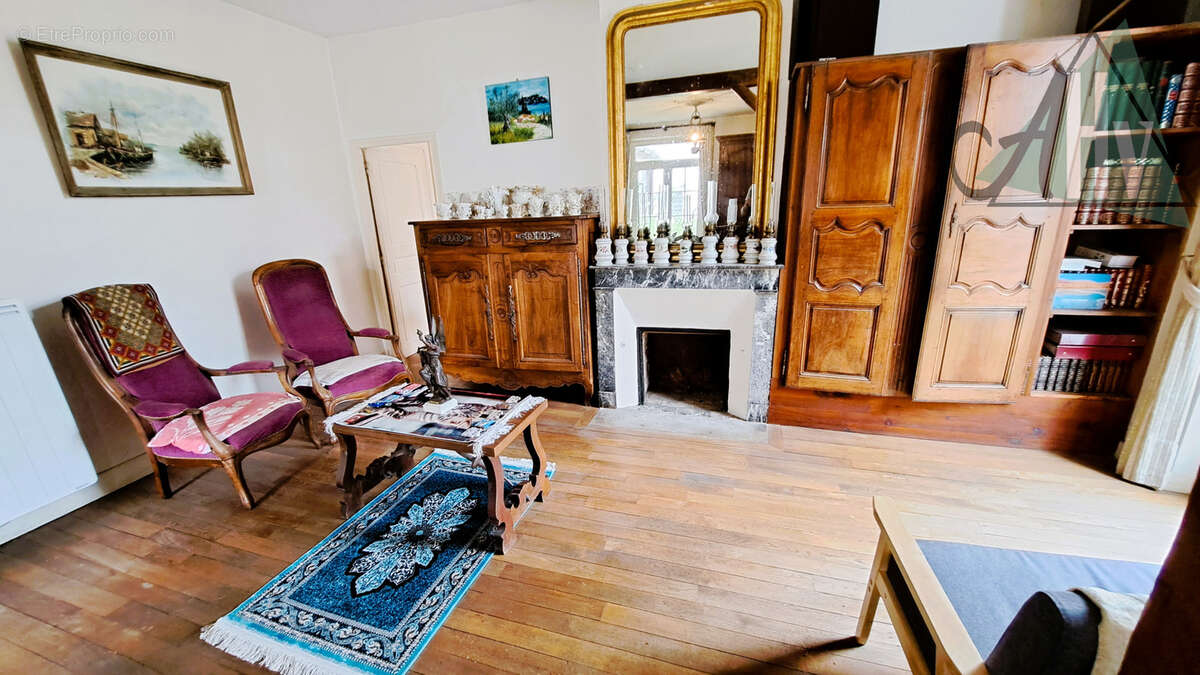 Exclusivité - Villeneuve la Guyard - Viager occupé - Maison de 146 m2 avec 3 chambres et beau jardin. - photo 5