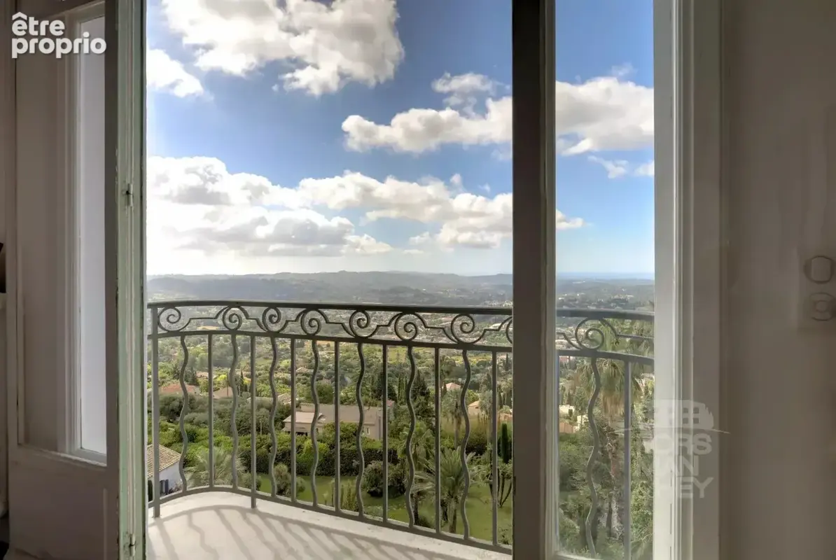 Vue panoramique sur la Côte d’Azur pour cet appartement de caractère - photo 4