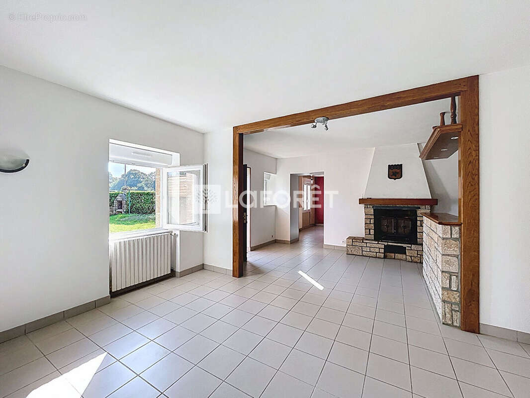 Maison à SAINT-JEAN-LA-POTERIE