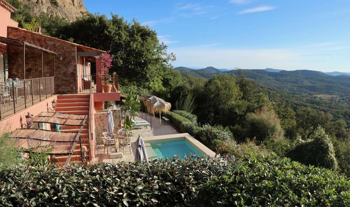 Maison à LA GARDE-FREINET