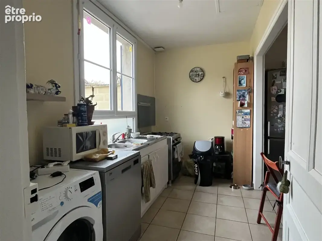 Située au coeur d'un petit village avec commodités et école. Cette maison totalement rénovée vous offre une en - photo 6