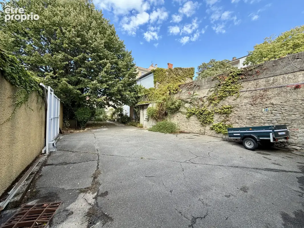 Maison de ville de caractère avec jardin et stationnement - photo 3
