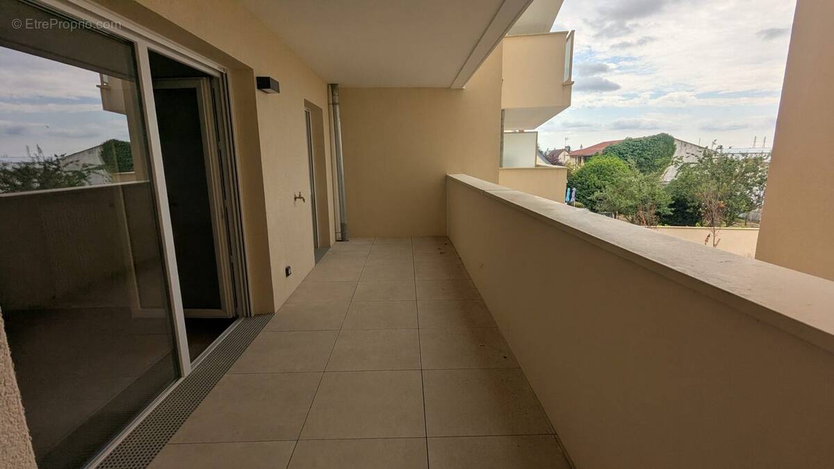 Appartement à CHENOVE