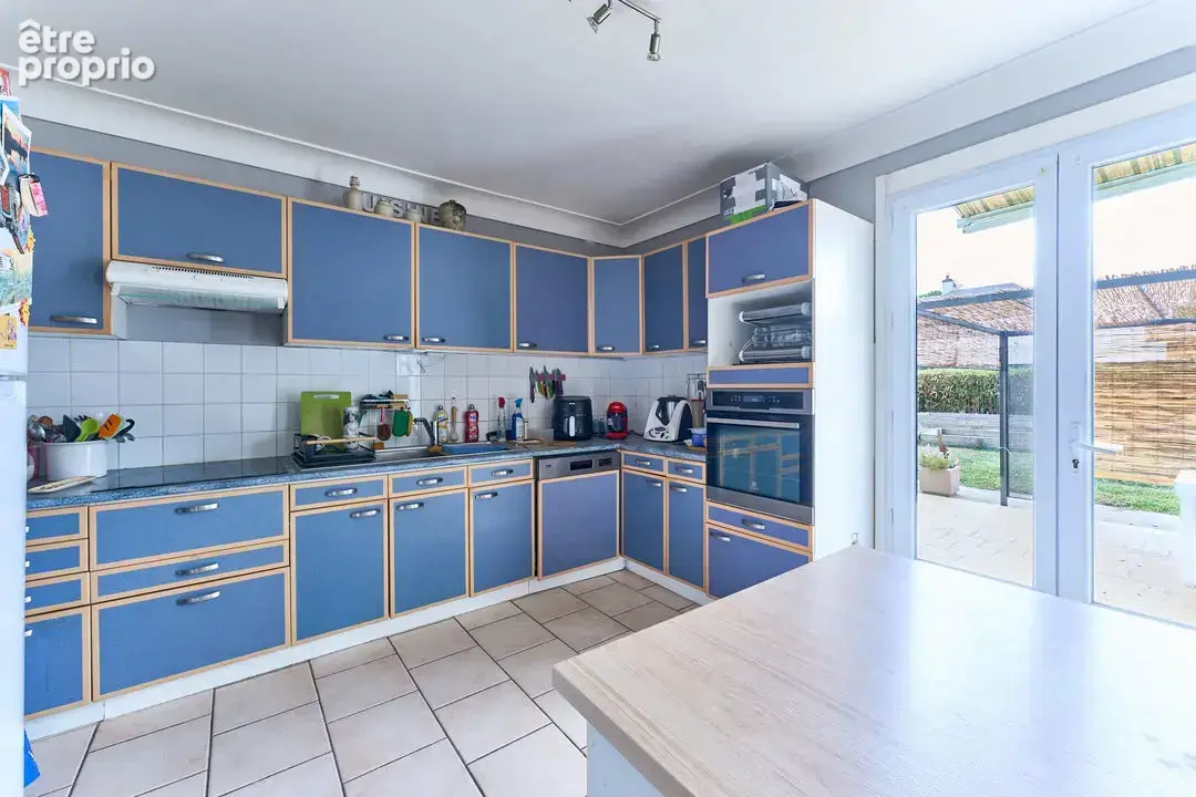 Maison avec vie de plain-pied - 4 chambres - Terrain de plus de - photo 3