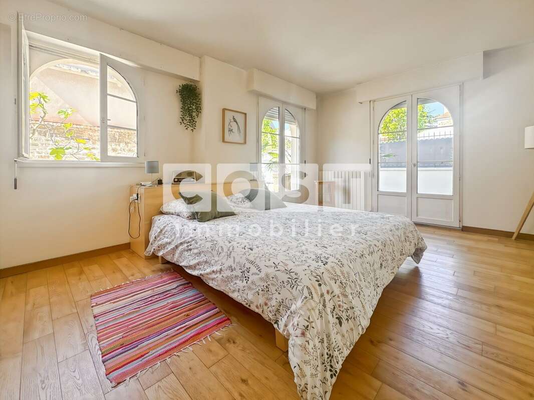 Appartement à LA GARENNE-COLOMBES