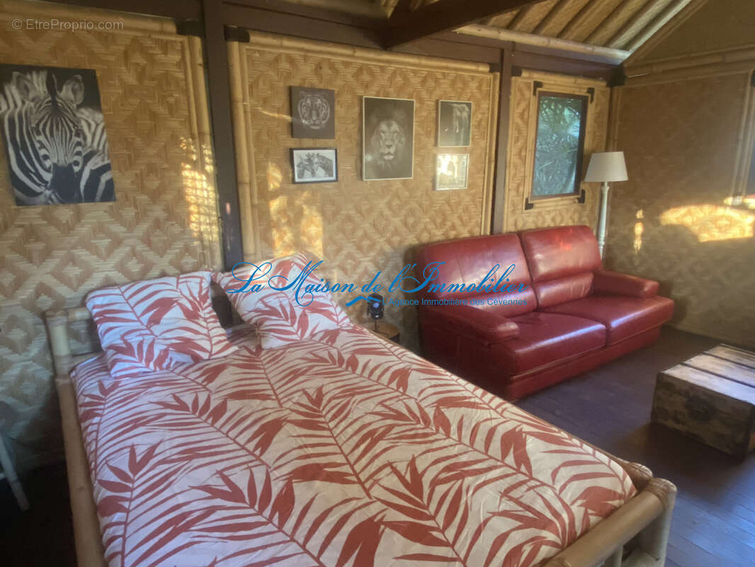 ANDUZE, maison en pierres rénovée de type F6 avec piscine et chambre indépendante sur un terrain arboré de 178 - photo 7