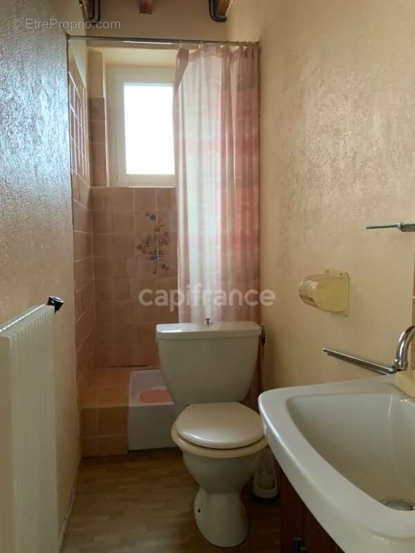 A CERVIERES (42). Maison de village de 65 M2 avec son garage attenant - photo 8