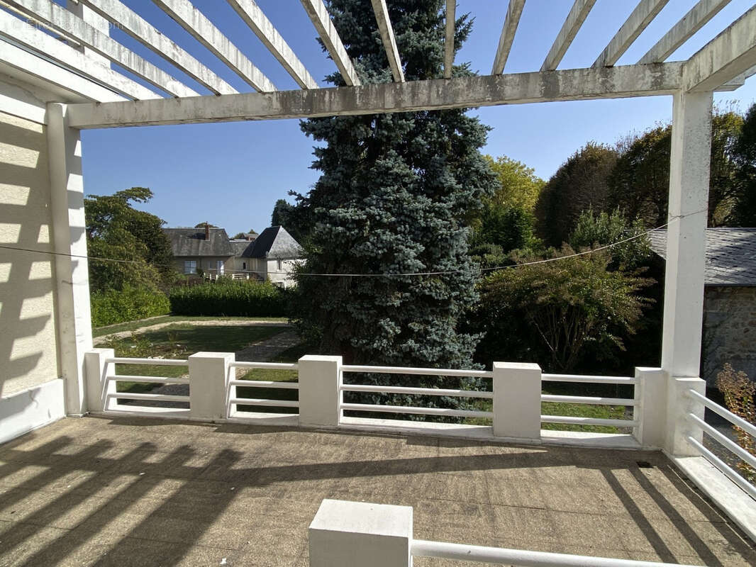 Maison à ARNAC-POMPADOUR