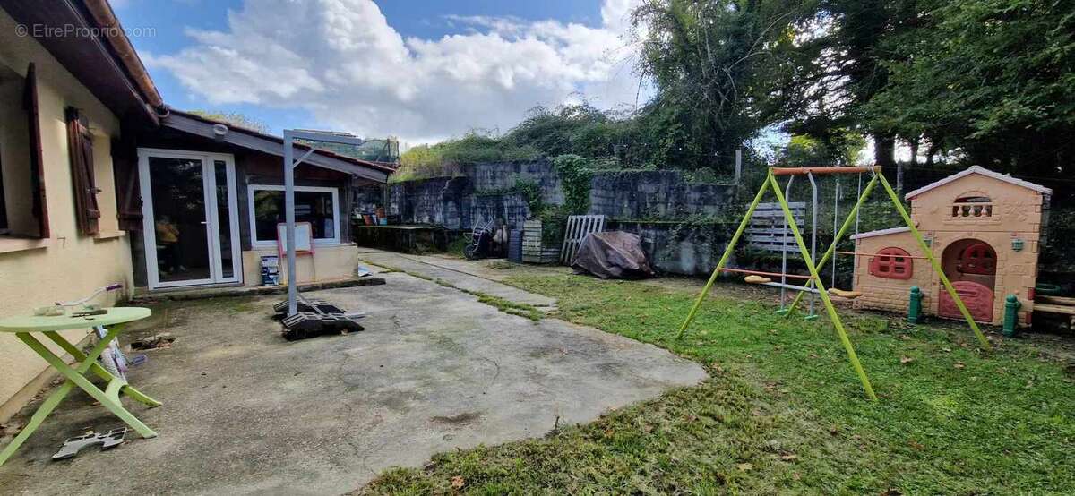 Maison à SAINT-CAPRAIS-DE-BORDEAUX