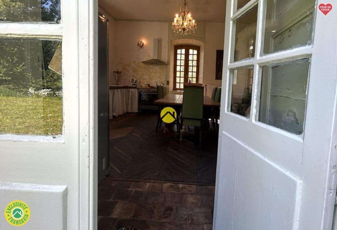 Maison à MONTAIGUT-LE-BLANC