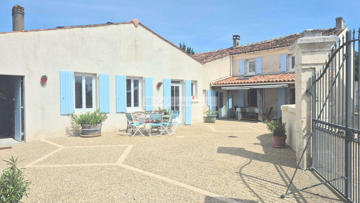 Maison SAINTES 171 m2 - photo 2
