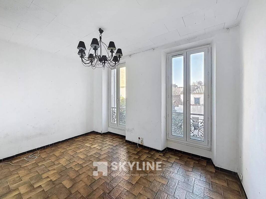 Appartement à MARSEILLE-3E