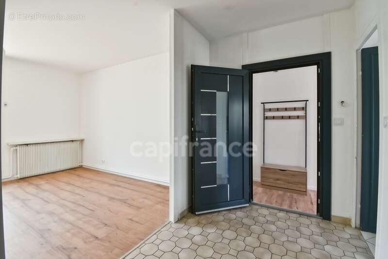 Maison à SAINTE-GENEVIEVE-DES-BOIS